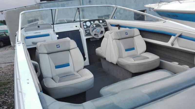 Motorówka FOUR WINNS SUNDOWNER