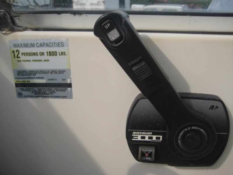 Łódź motorowa MAXUM 2400 SCR