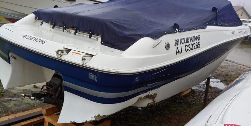 Łódź motorowa BOWRIDER FOUR WINNS 220 HORIZON 