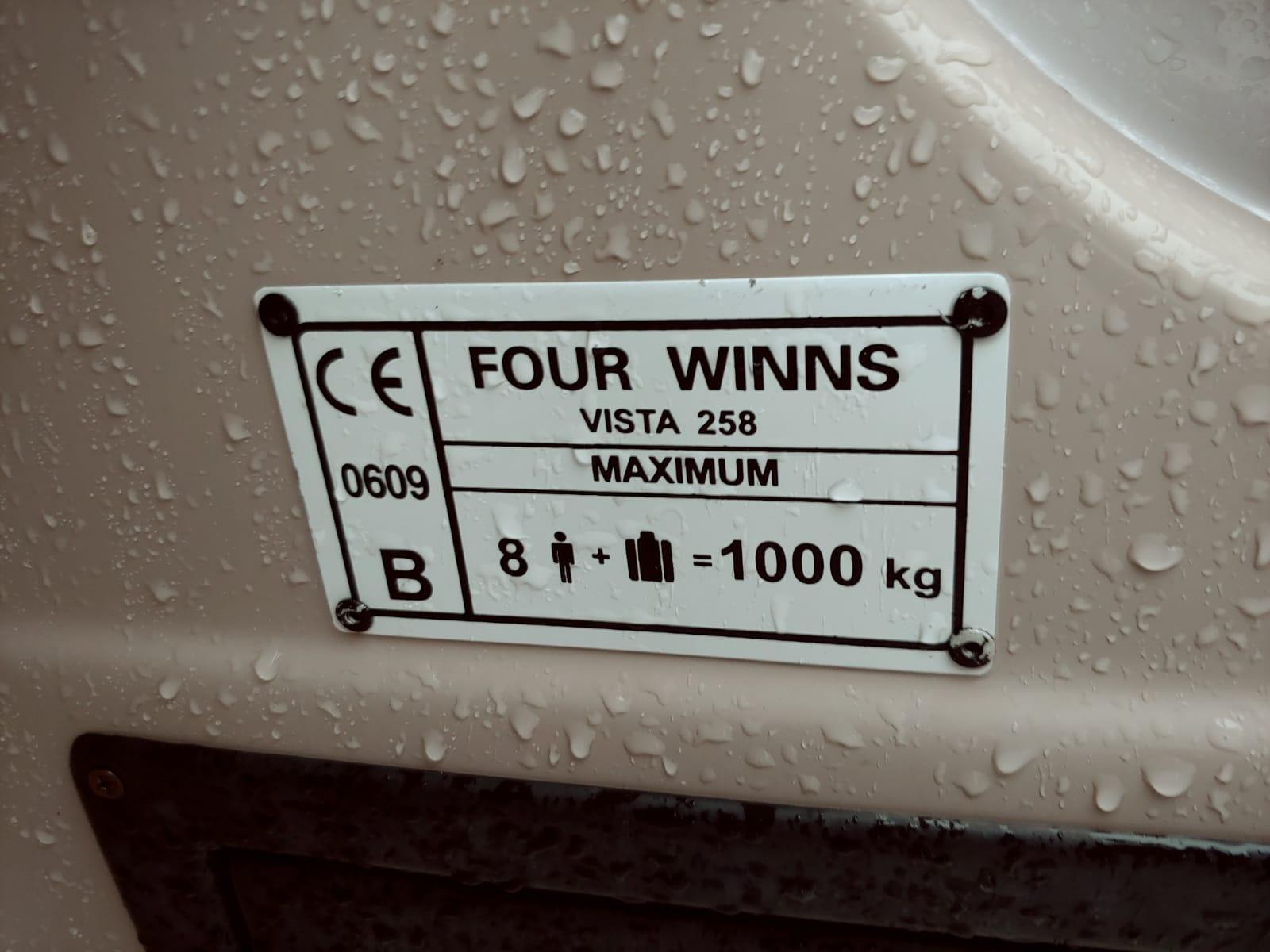 Łódź Four Winns Vista 258