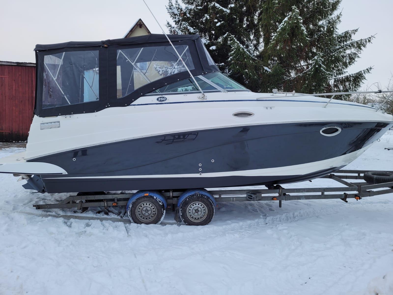 Łódź RINKER FIESTA VEE 250