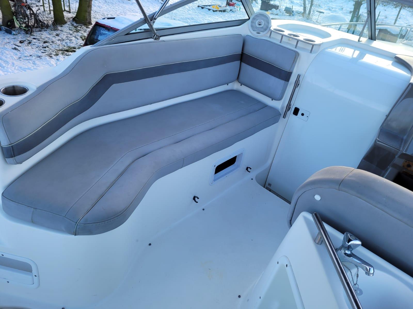 Łódź RINKER FIESTA VEE 250