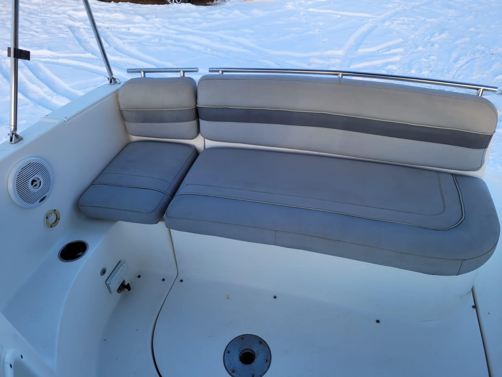 Łódź RINKER FIESTA VEE 250