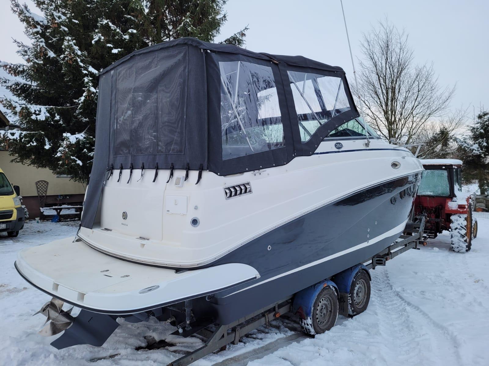 Łódź RINKER FIESTA VEE 250
