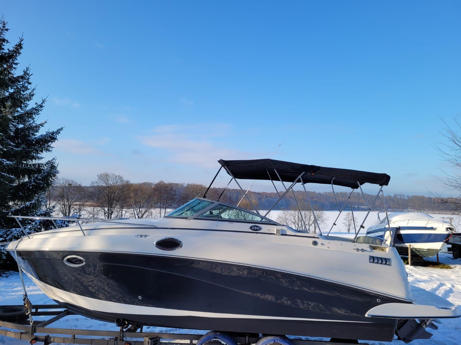 Łódź RINKER FIESTA VEE 250