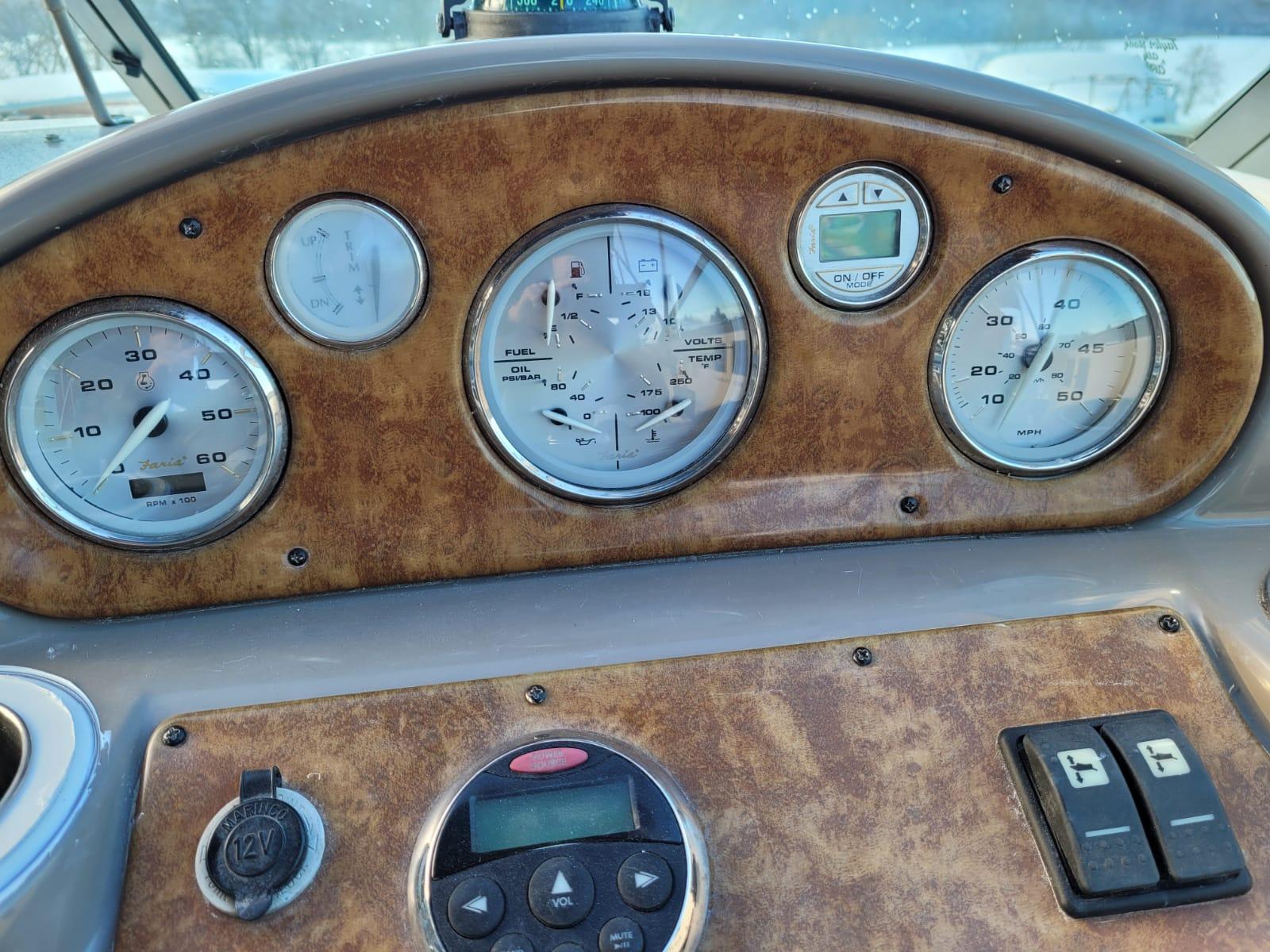 Łódź RINKER FIESTA VEE 250