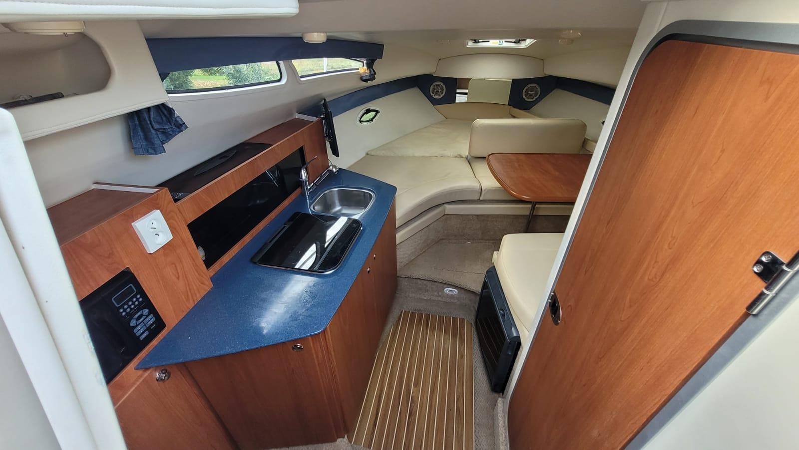 Jacht motorowy BAYLINER 275