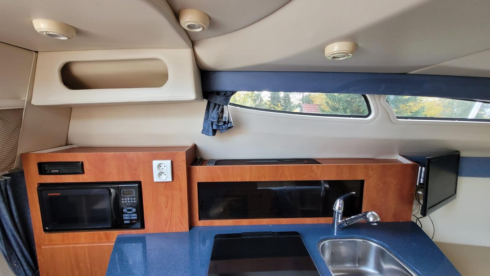 Jacht motorowy BAYLINER 275