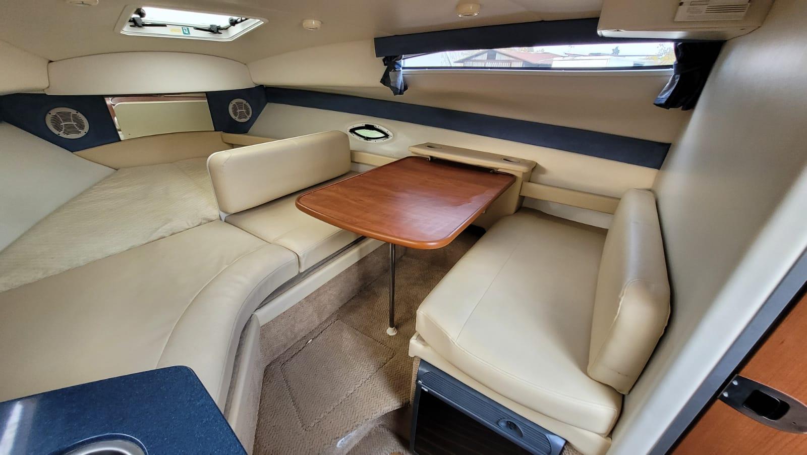 Jacht motorowy BAYLINER 275