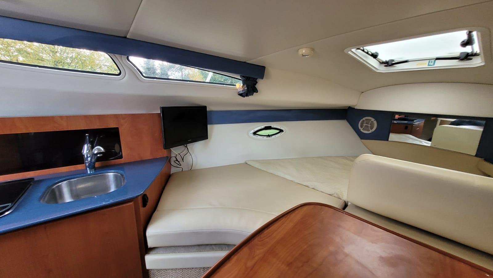 Jacht motorowy BAYLINER 275