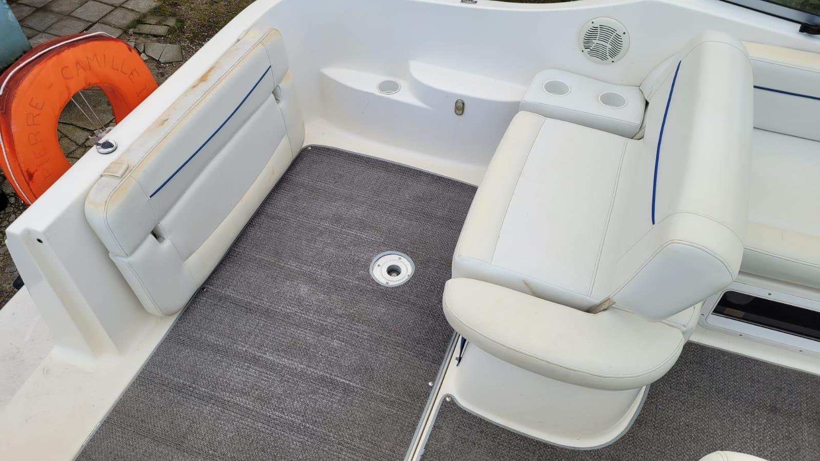 Jacht motorowy BAYLINER 275