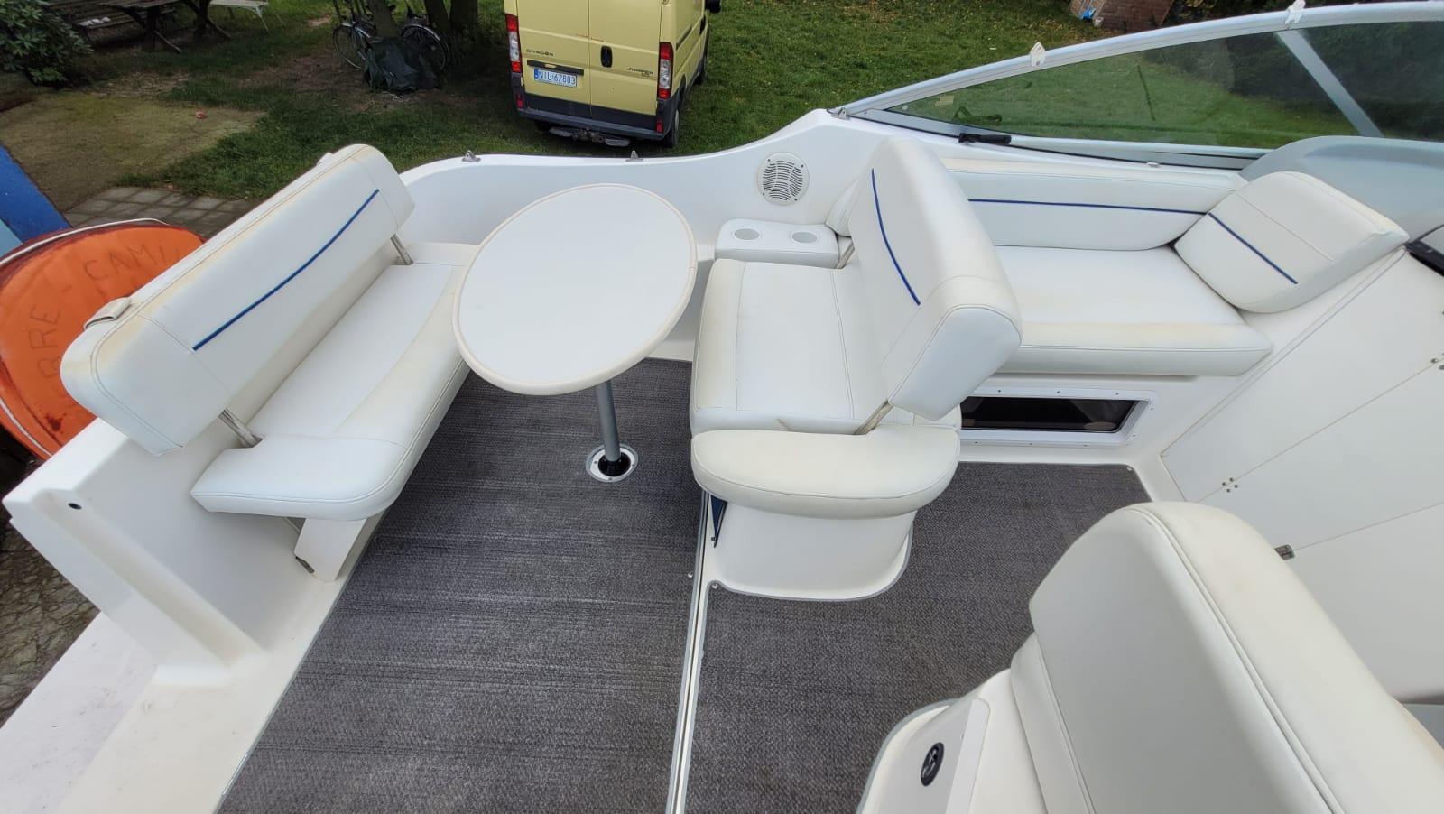 Jacht motorowy BAYLINER 275