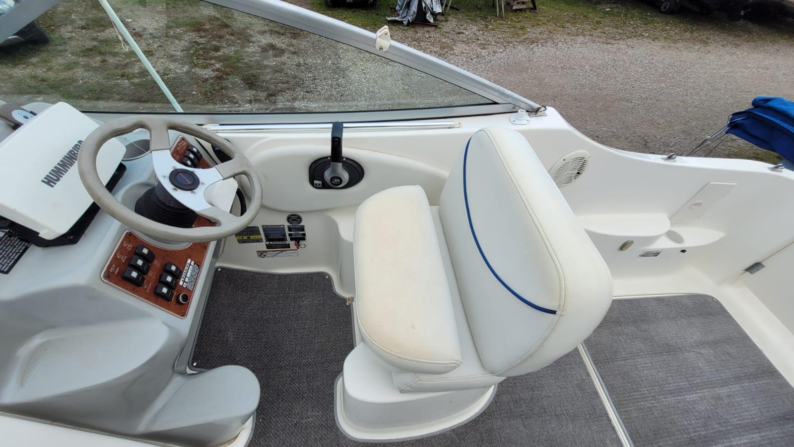 Jacht motorowy BAYLINER 275
