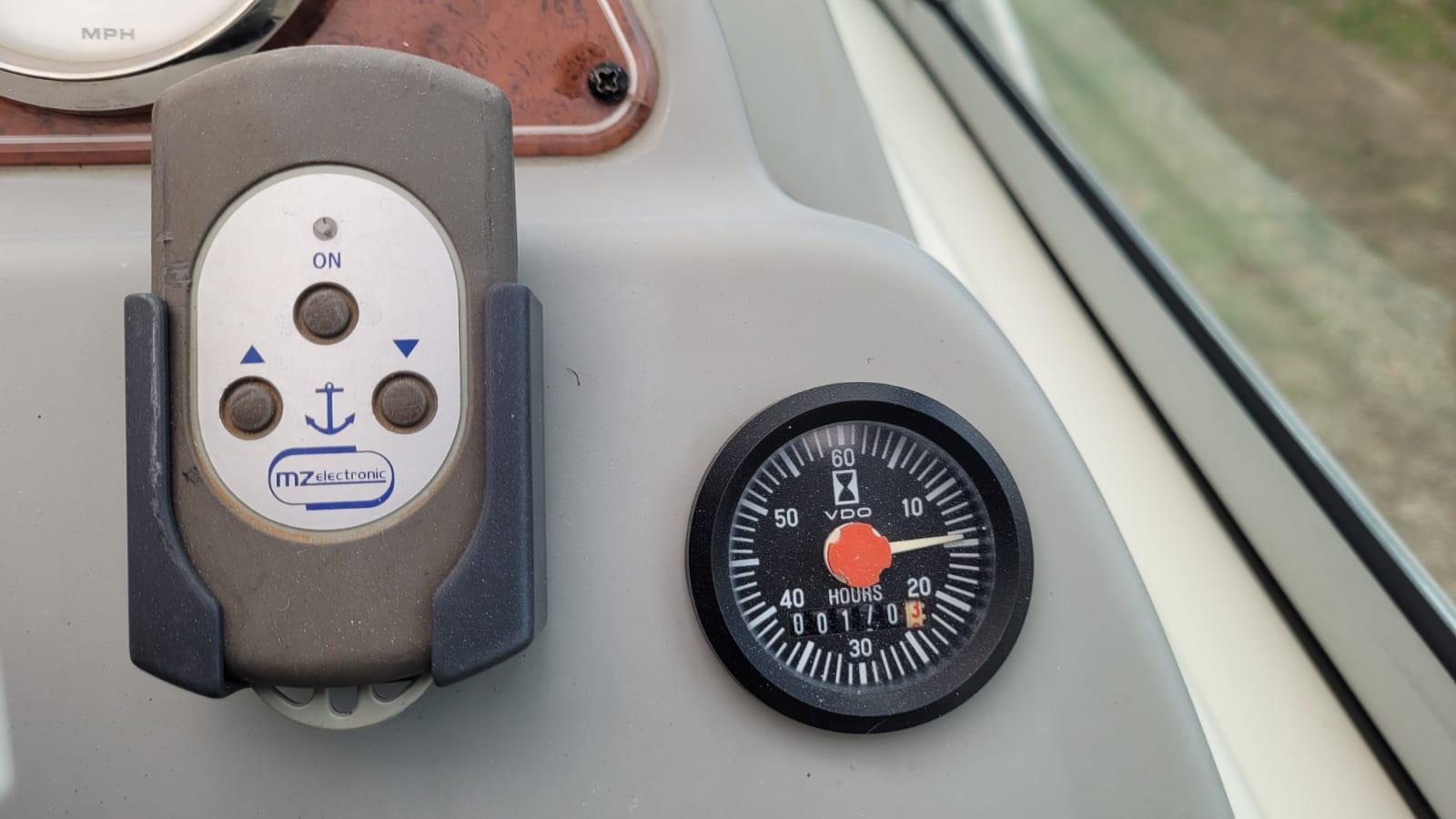 Jacht motorowy BAYLINER 275