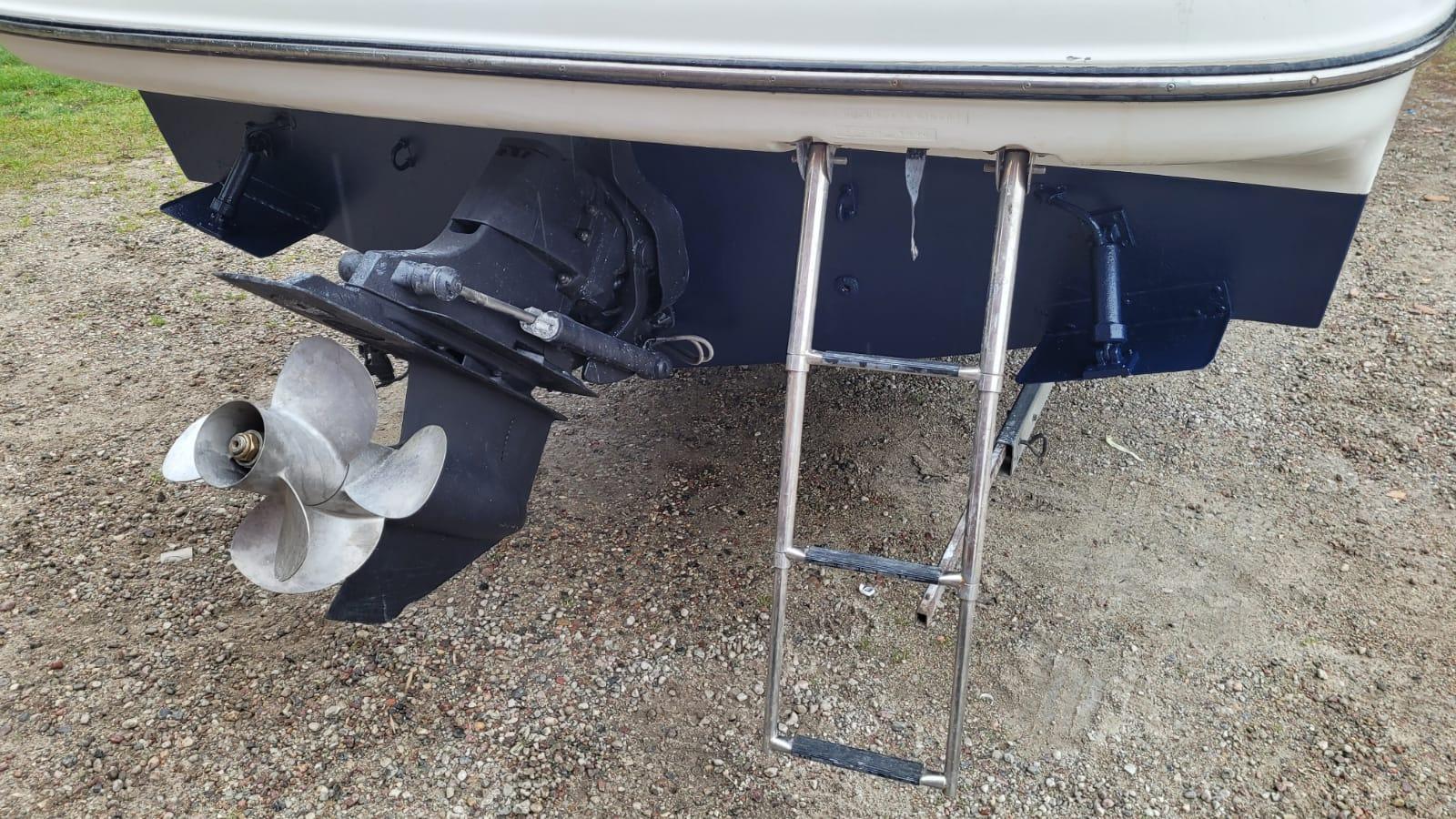 Jacht motorowy BAYLINER 275