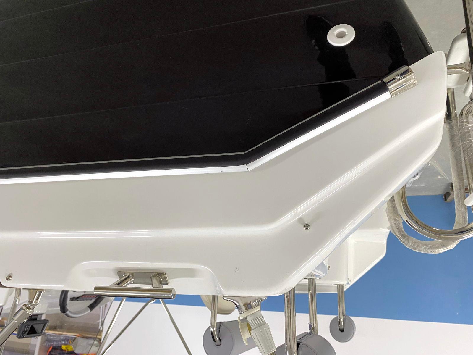 Łódź motorowa wędkarsko-rekreacyjna SUNDECK Mo'OWL 520
