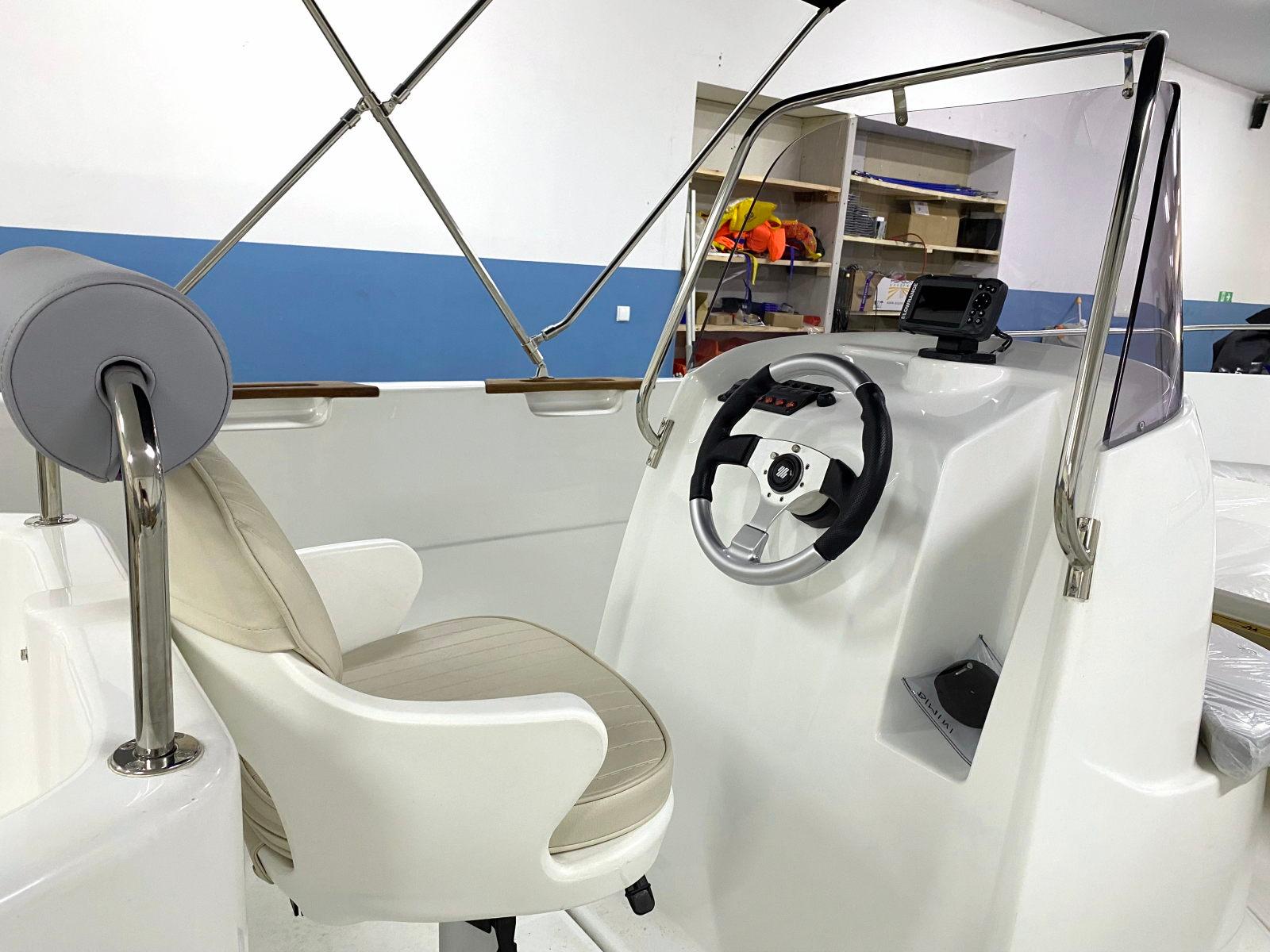 Łódź motorowa wędkarsko-rekreacyjna SUNDECK Mo'OWL 520