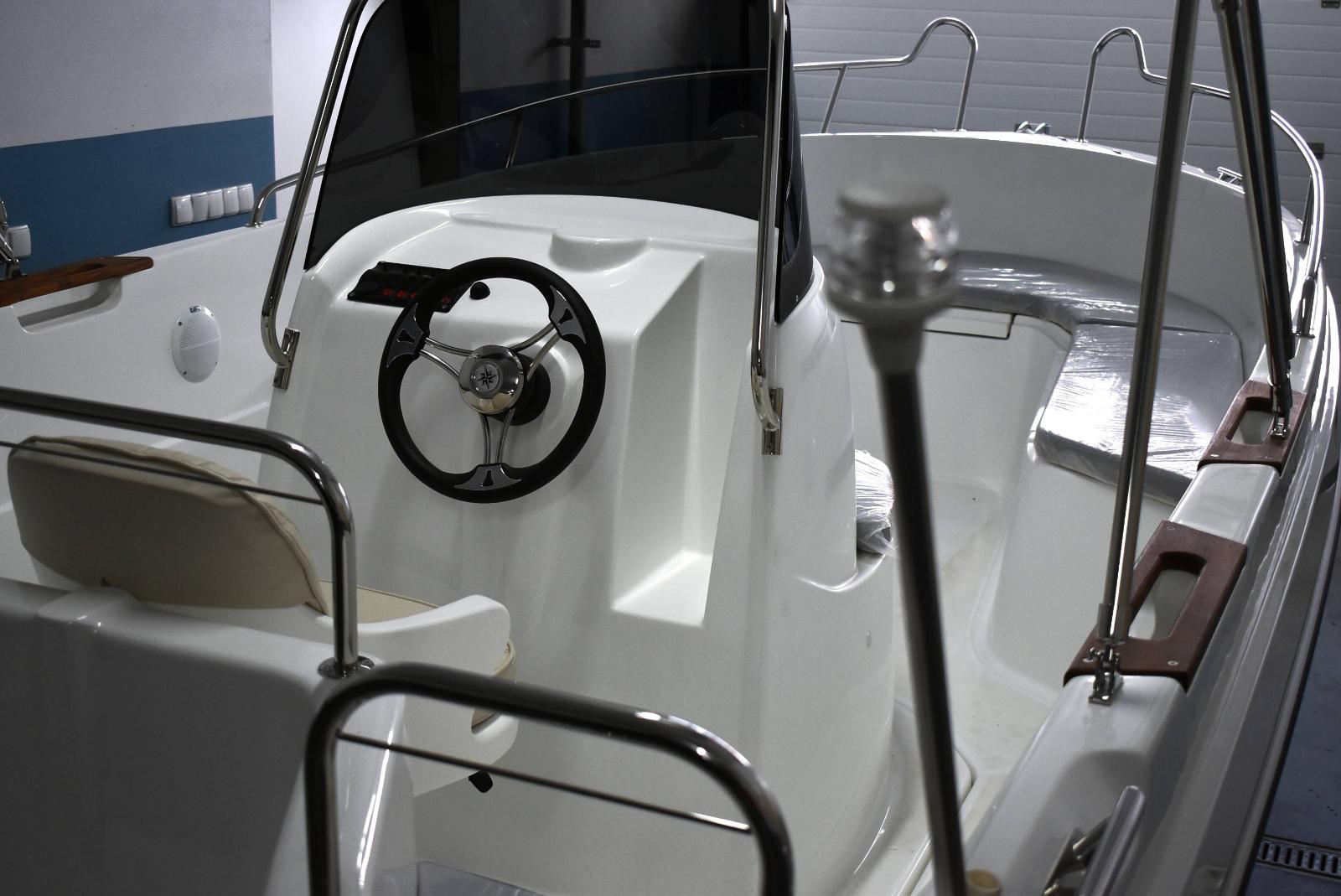 Łódź motorowa wędkarsko-rekreacyjna SUNDECK Mo'OWL 520