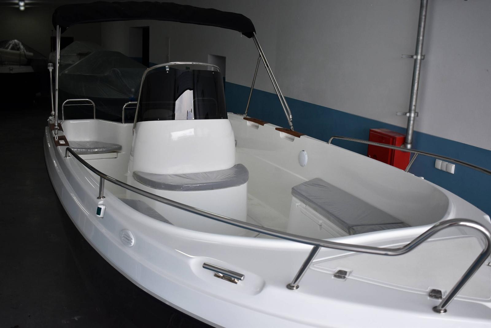 Łódź motorowa wędkarsko-rekreacyjna SUNDECK Mo'OWL 520