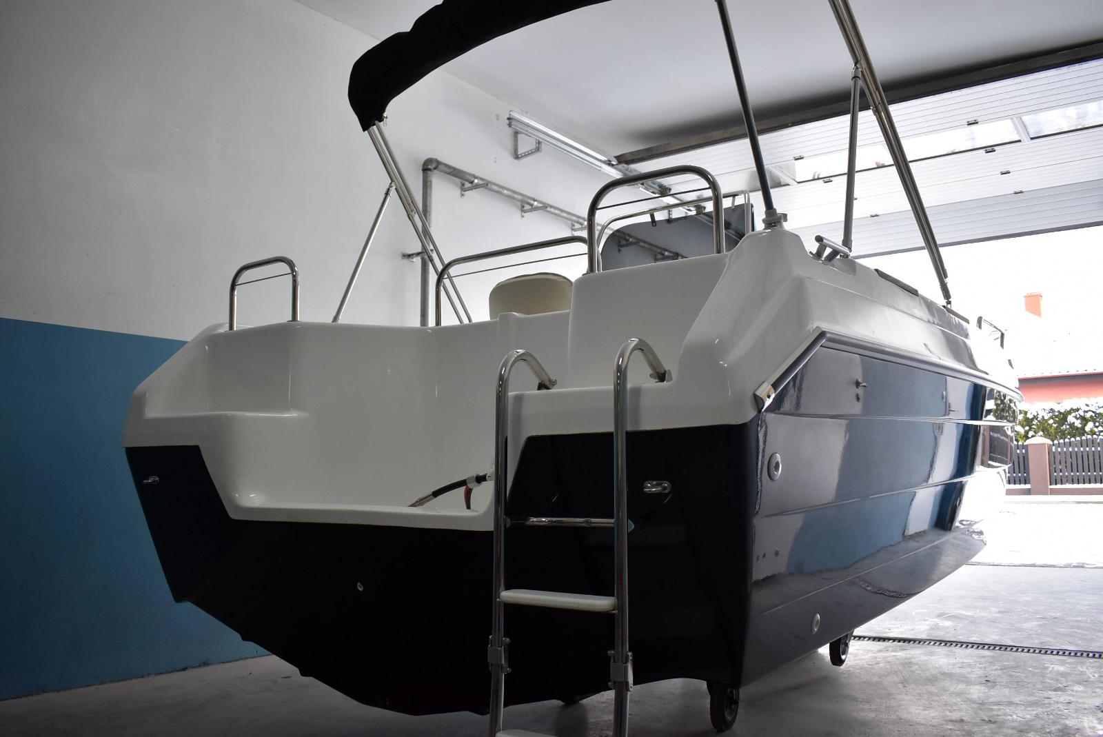 Łódź motorowa wędkarsko-rekreacyjna SUNDECK Mo'OWL 520