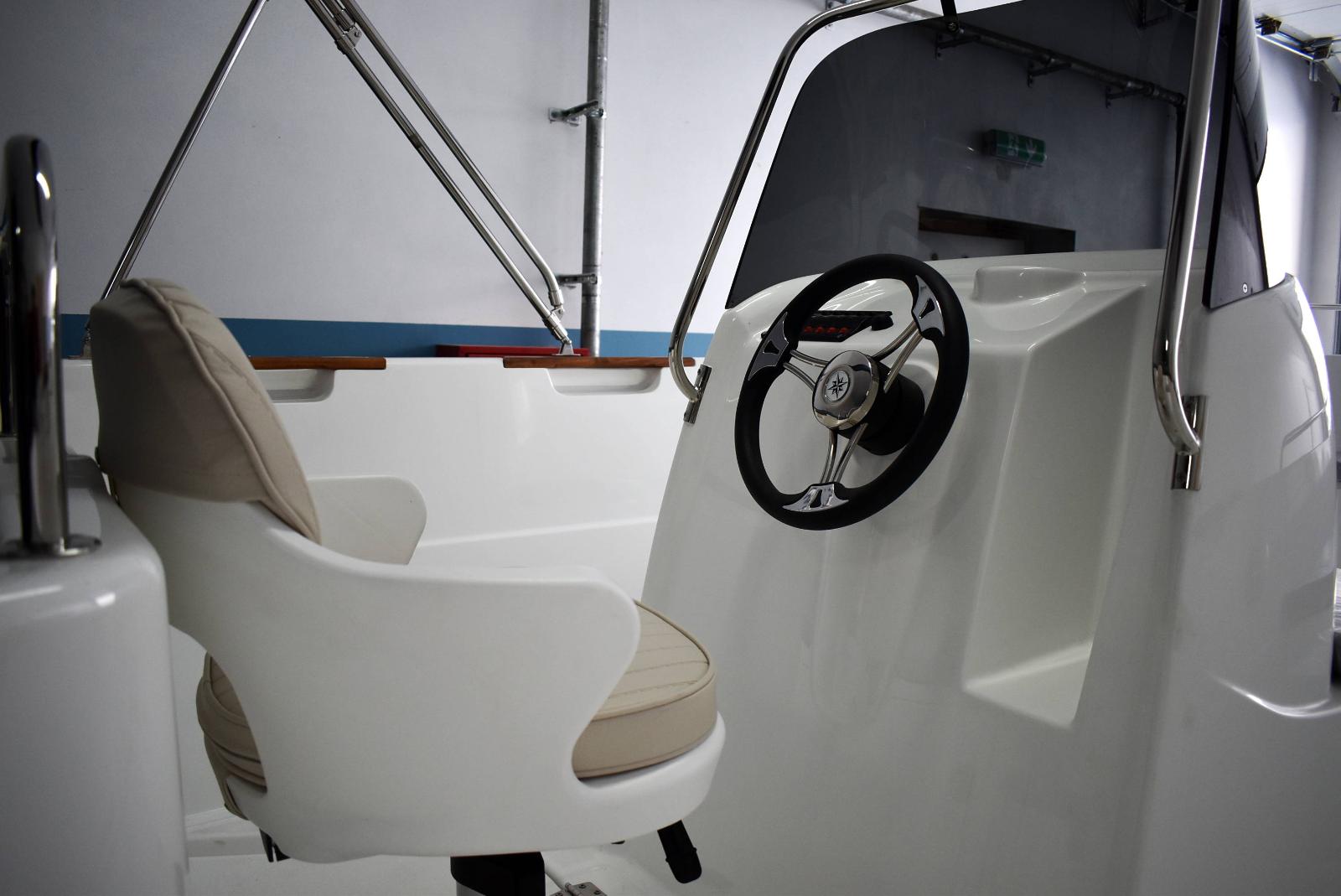 Łódź motorowa wędkarsko-rekreacyjna SUNDECK Mo'OWL 520