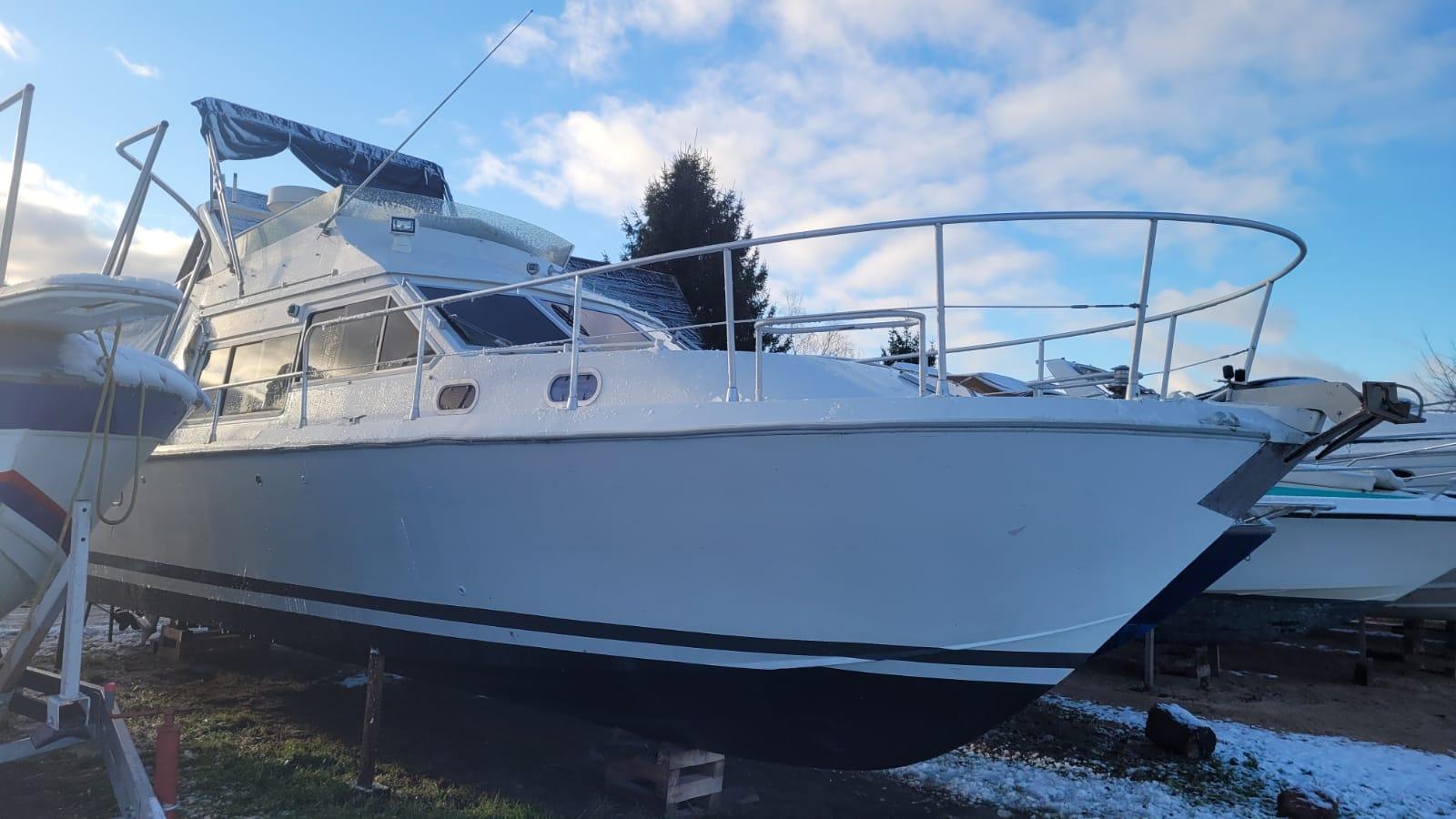 Jacht motorowy marki ACM 1055