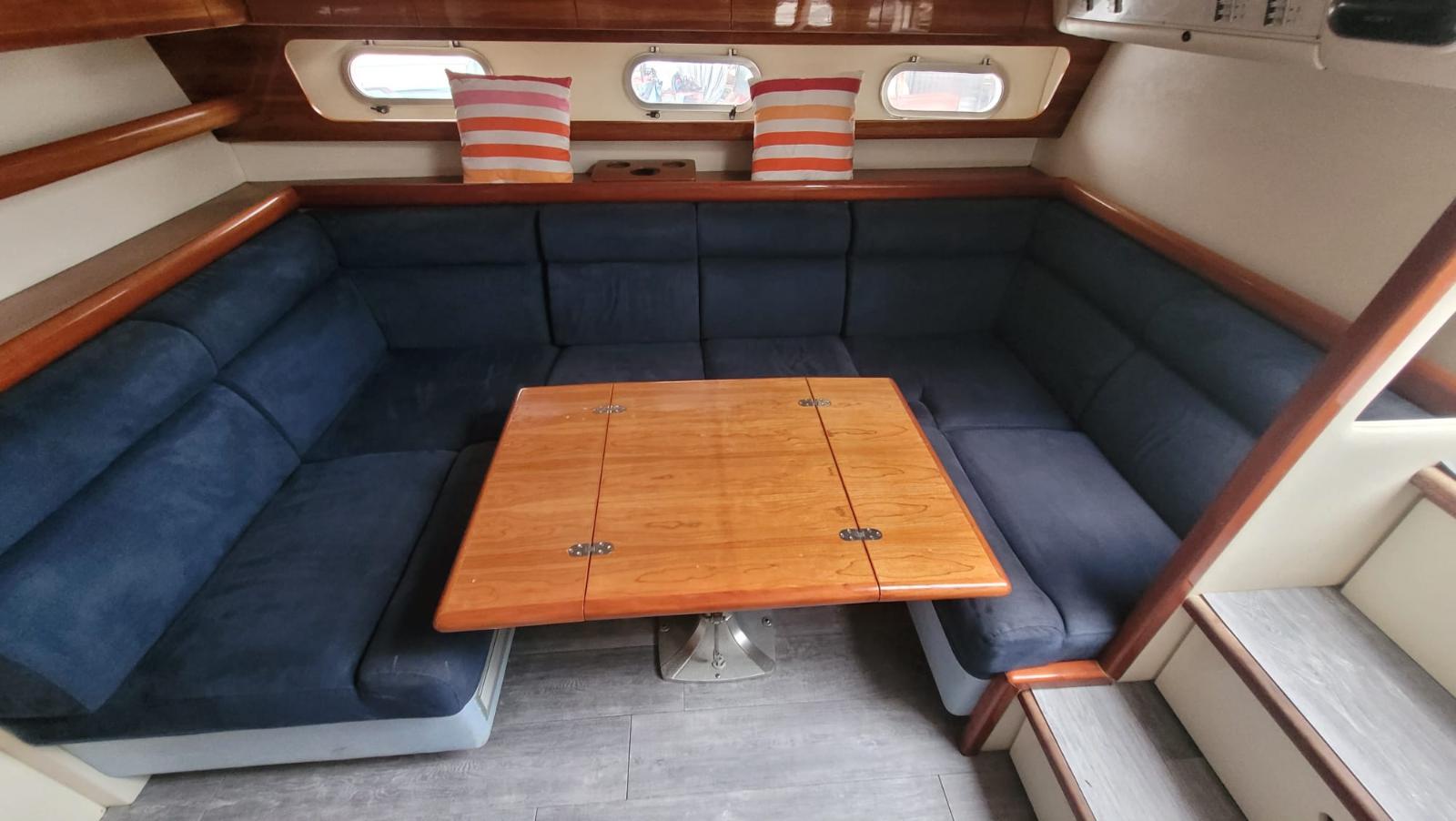 Jacht motorowy marki FIART 43