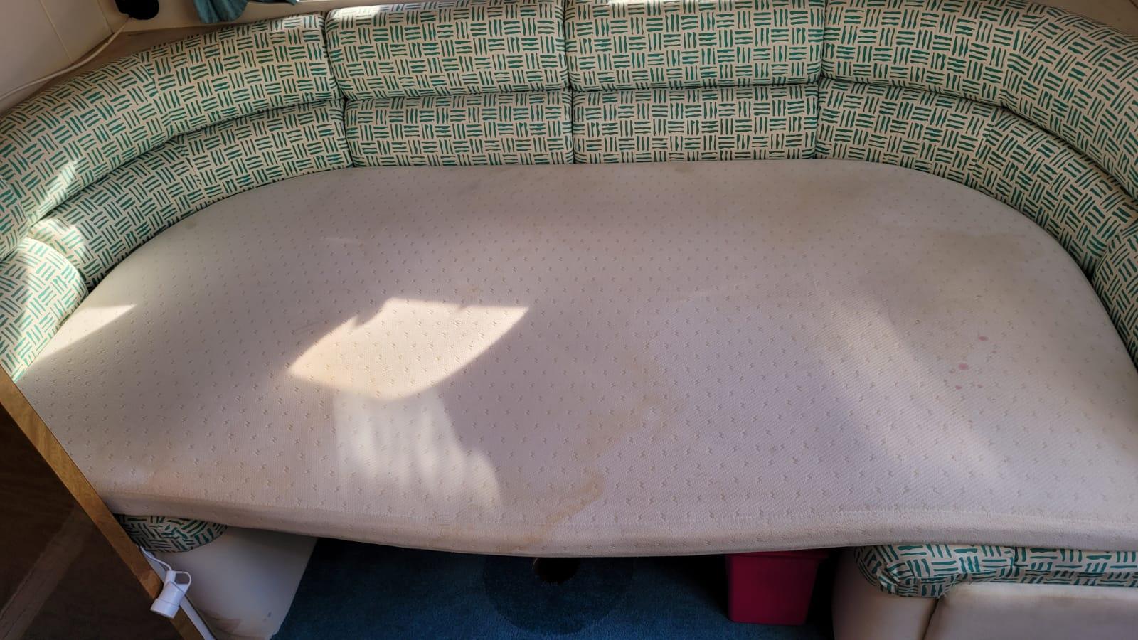 Jach motorowy marki Princess 366 RIVIERA 