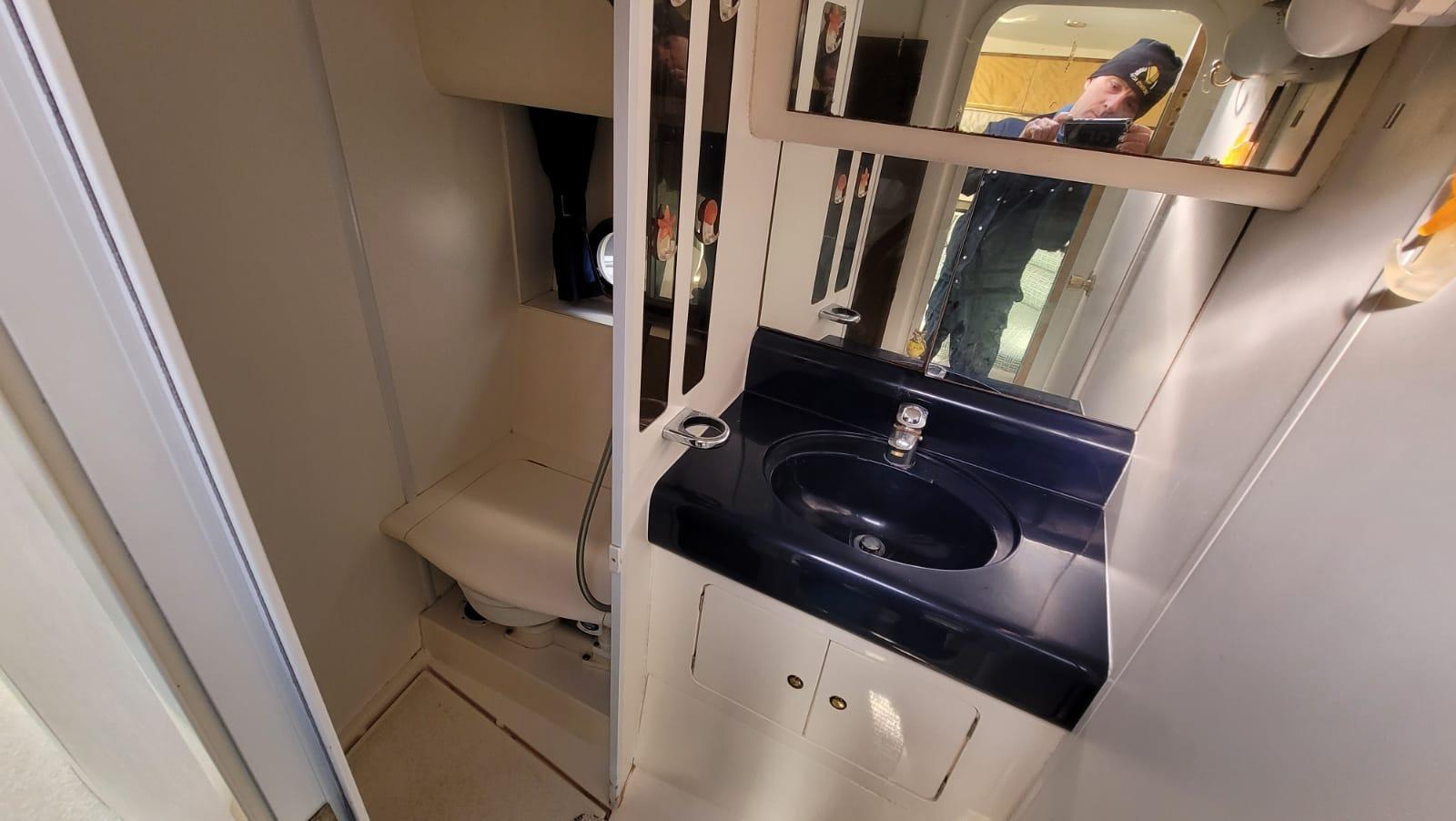 Jach motorowy marki Princess 366 RIVIERA 