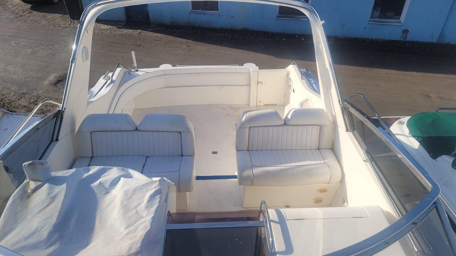 Jach motorowy marki Princess 366 RIVIERA 