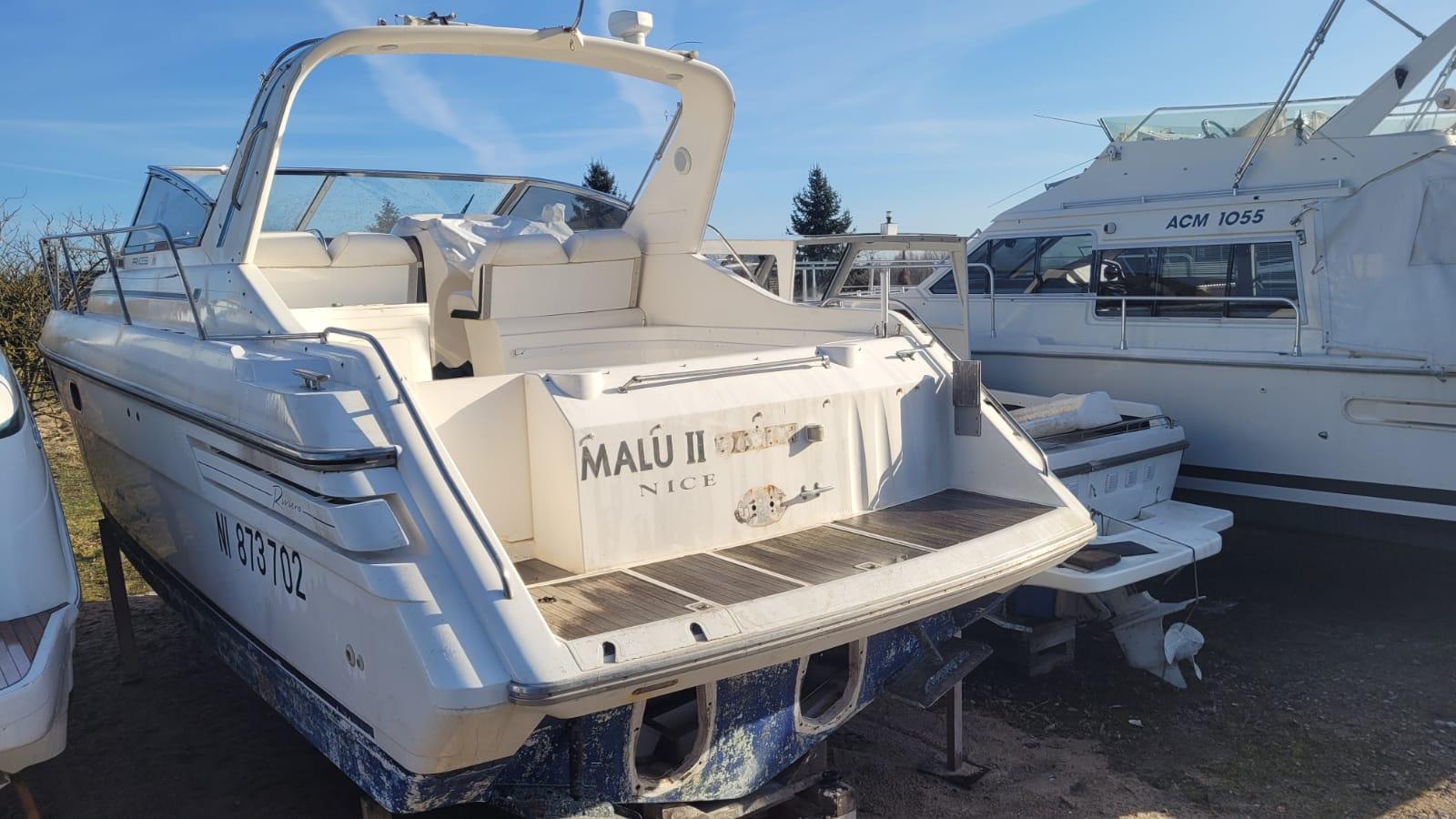 Jach motorowy marki Princess 366 RIVIERA 
