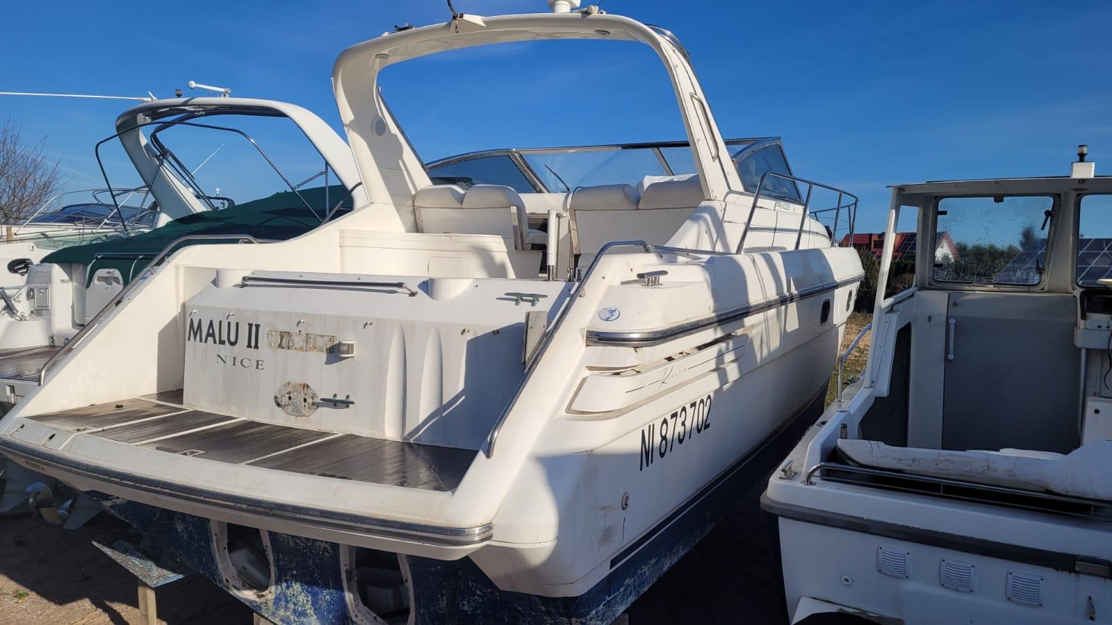 Jach motorowy marki Princess 366 RIVIERA 