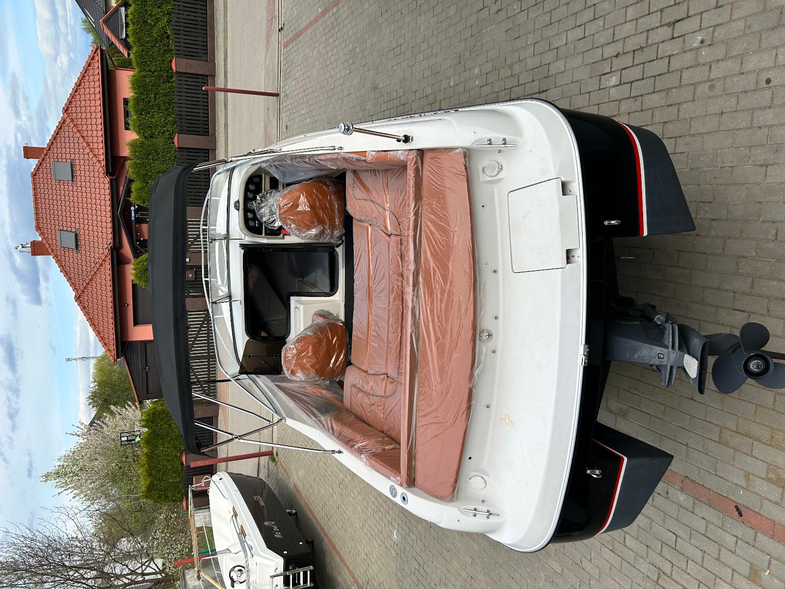 Four Winns 225 Soundower - Silnik VOLVO PENTA 200 V6 rok 2019