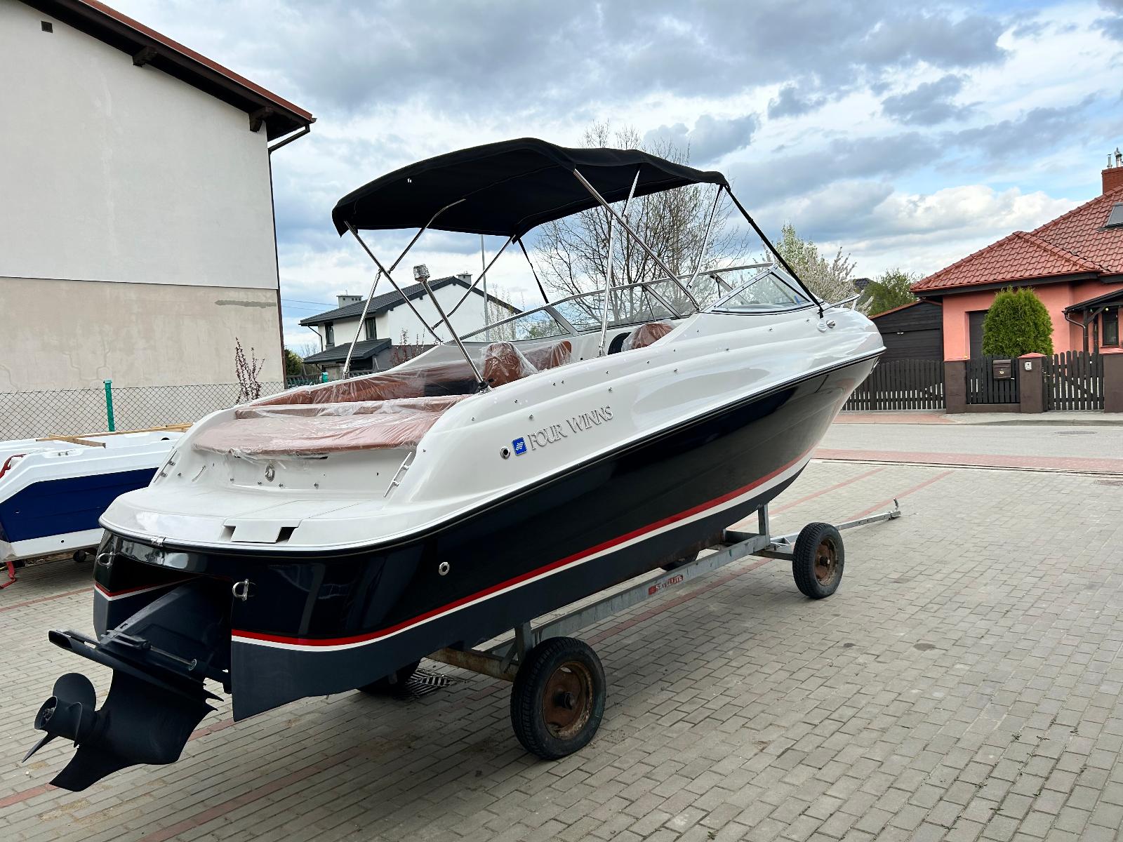 Four Winns 225 Soundower - Silnik VOLVO PENTA 200 V6 rok 2019