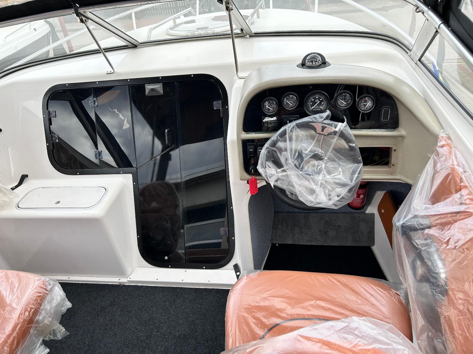 Four Winns 225 Soundower - Silnik VOLVO PENTA 200 V6 rok 2019