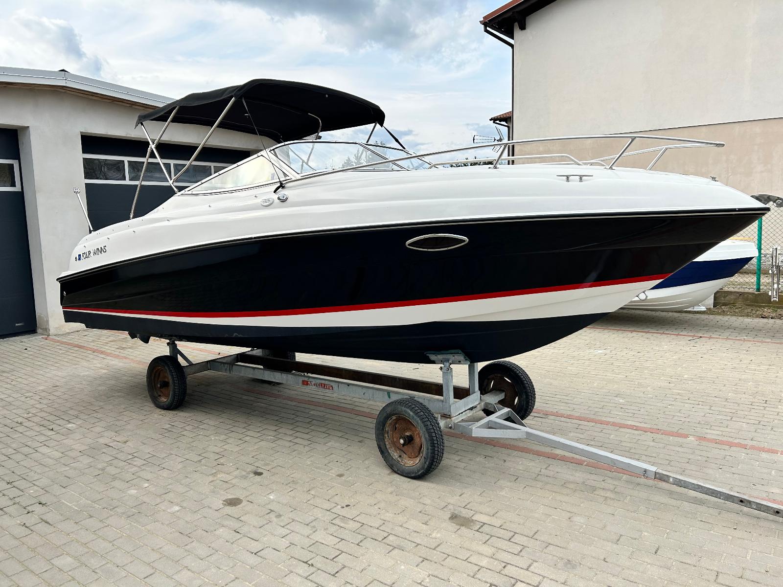 Four Winns 225 Soundower - Silnik VOLVO PENTA 200 V6 rok 2019