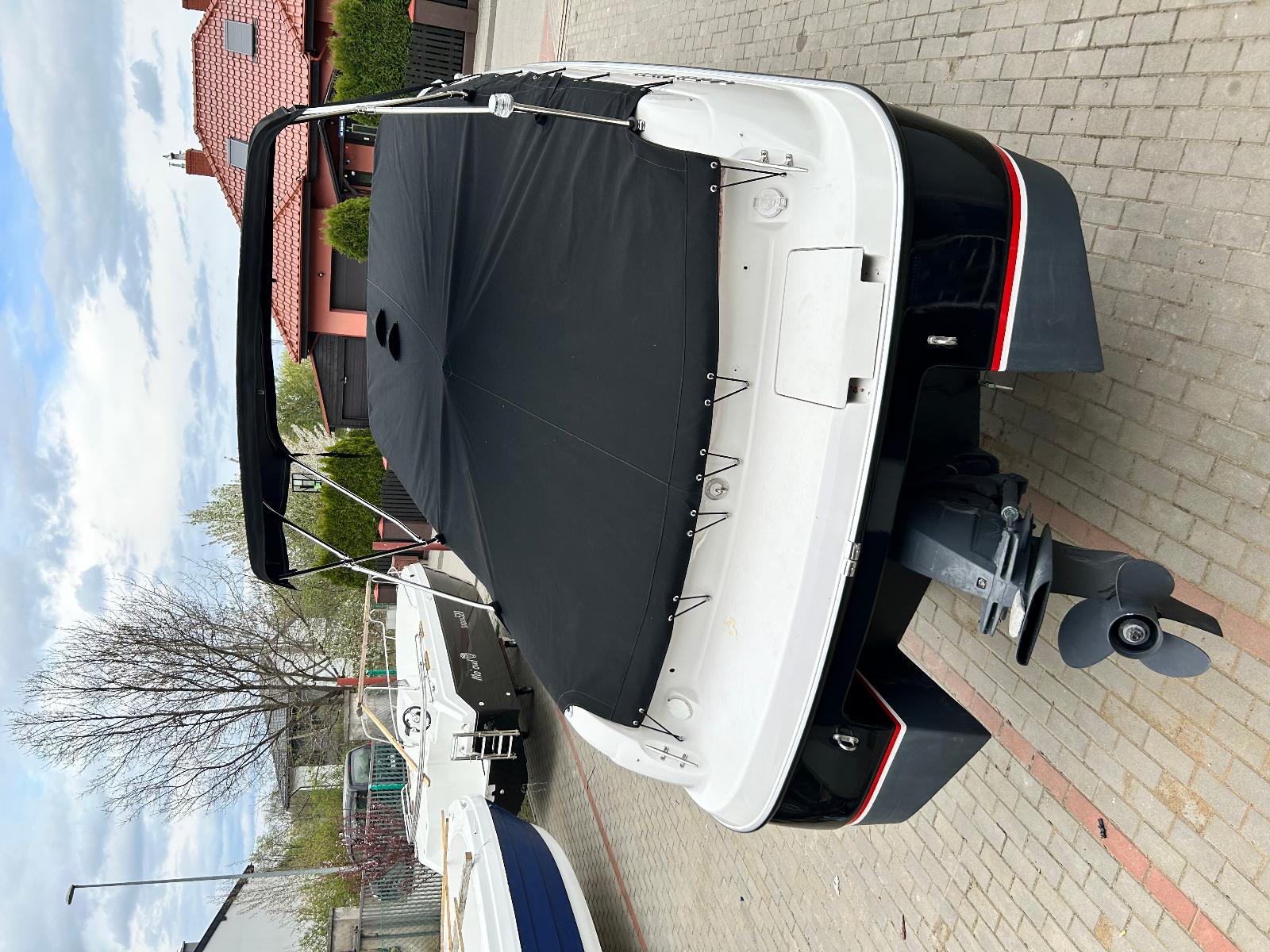 Four Winns 225 Soundower - Silnik VOLVO PENTA 200 V6 rok 2019