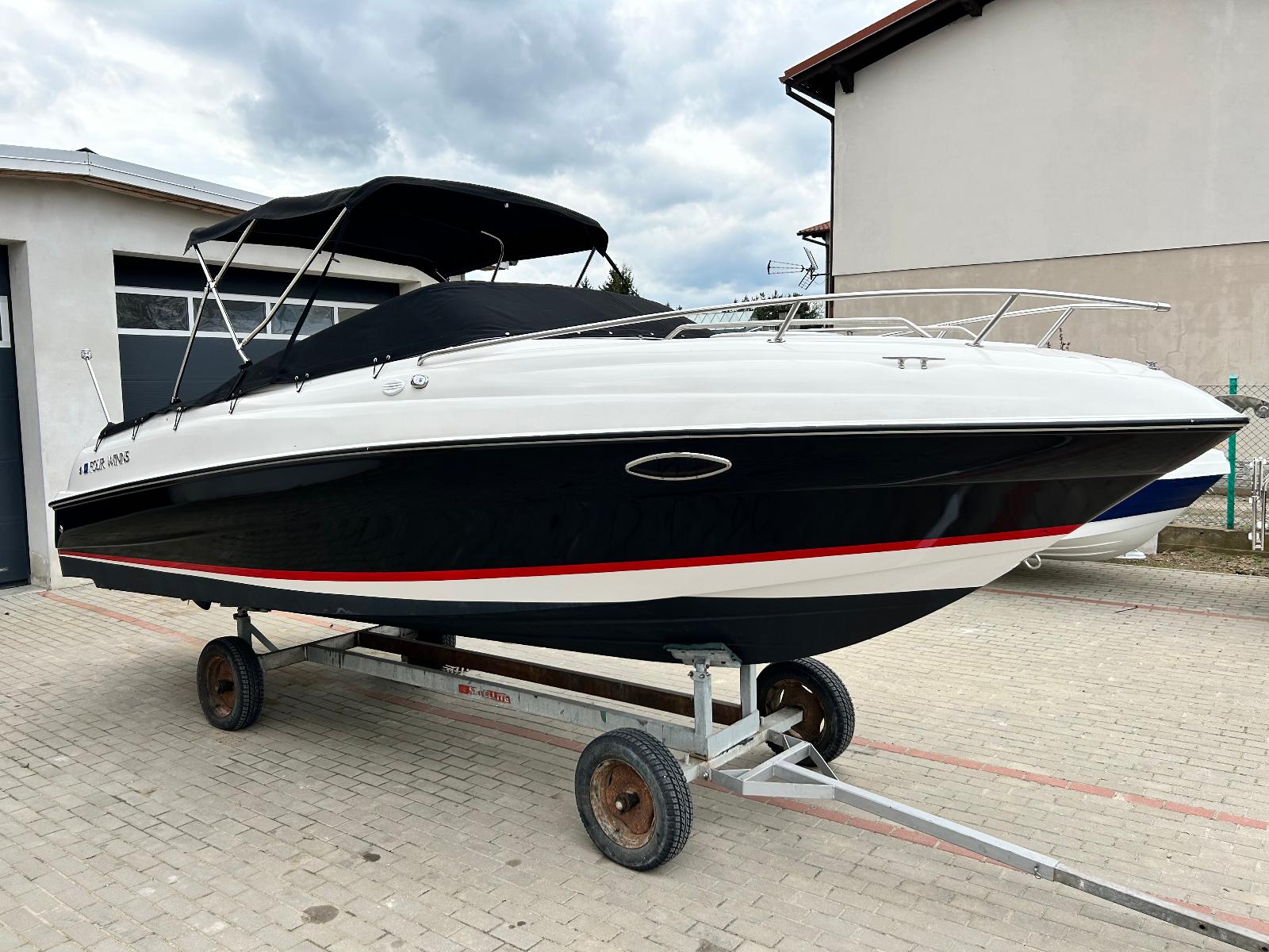 Four Winns 225 Soundower - Silnik VOLVO PENTA 200 V6 rok 2019