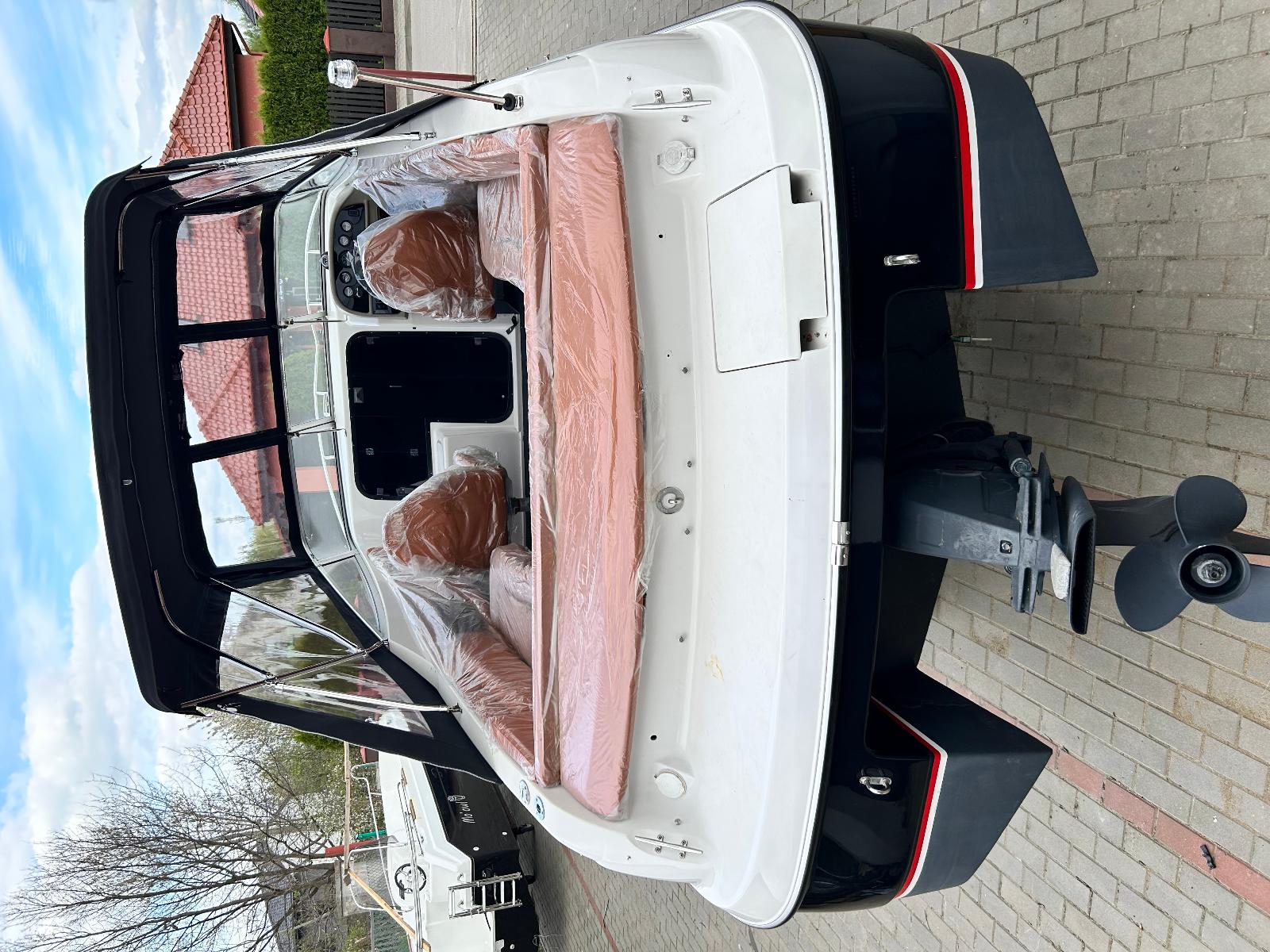 Four Winns 225 Soundower - Silnik VOLVO PENTA 200 V6 rok 2019
