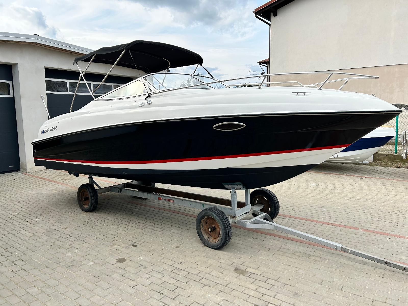 Four Winns 225 Soundower - Silnik VOLVO PENTA 200 V6 rok 2019