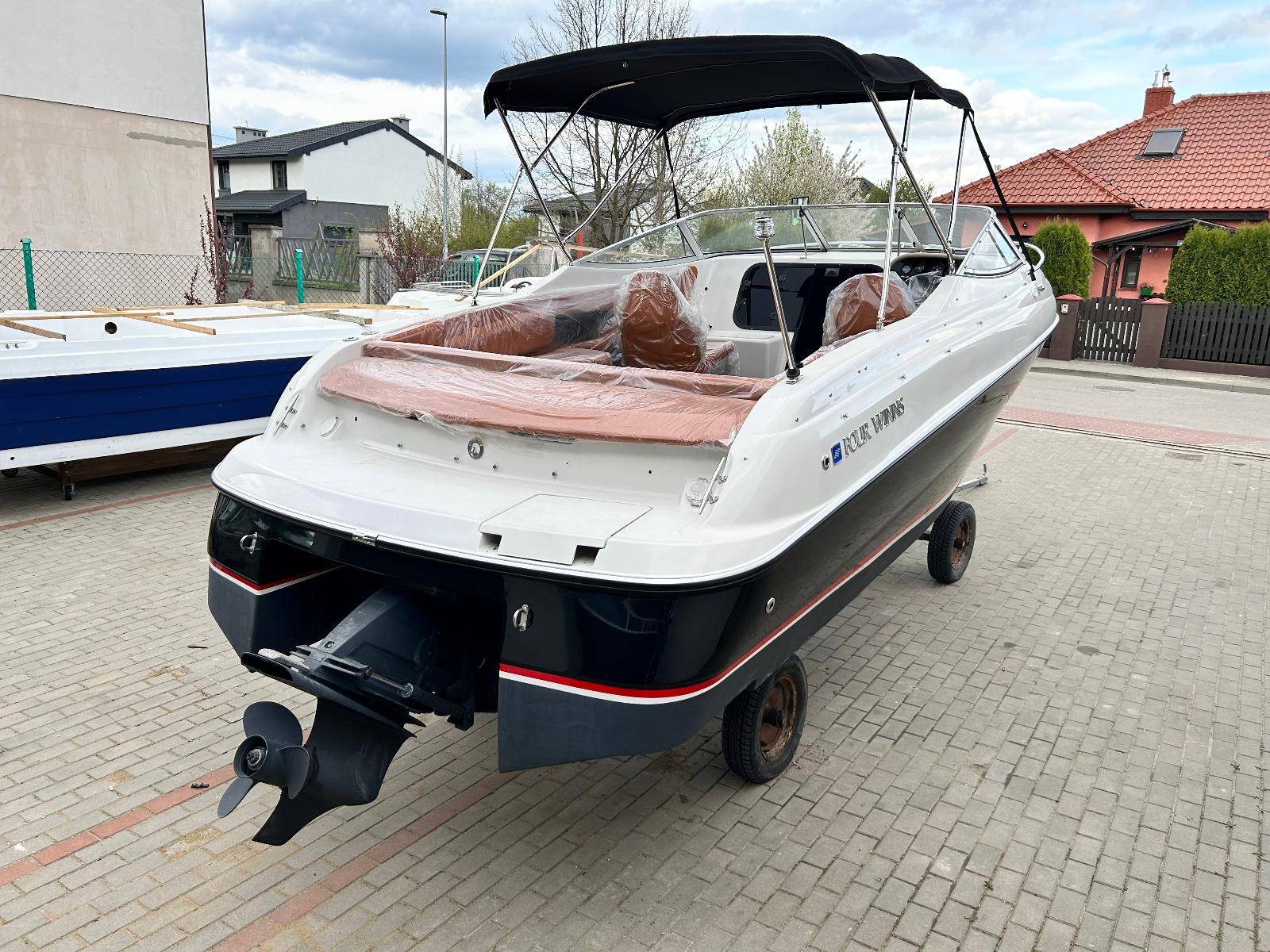 Four Winns 225 Soundower - Silnik VOLVO PENTA 200 V6 rok 2019
