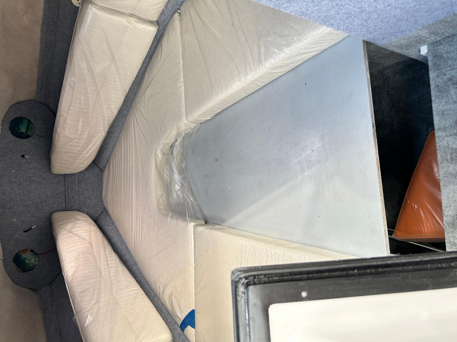 Four Winns 225 Soundower - Silnik VOLVO PENTA 200 V6 rok 2019